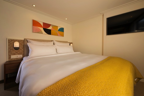 Avalon Waterways Avalon Alegria Panorama Suite Bedroom 4.jpg